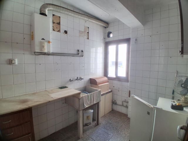 Piso de 3 habitaciones en Cheste en venta - 95.000 € (Ref: 9735893)
