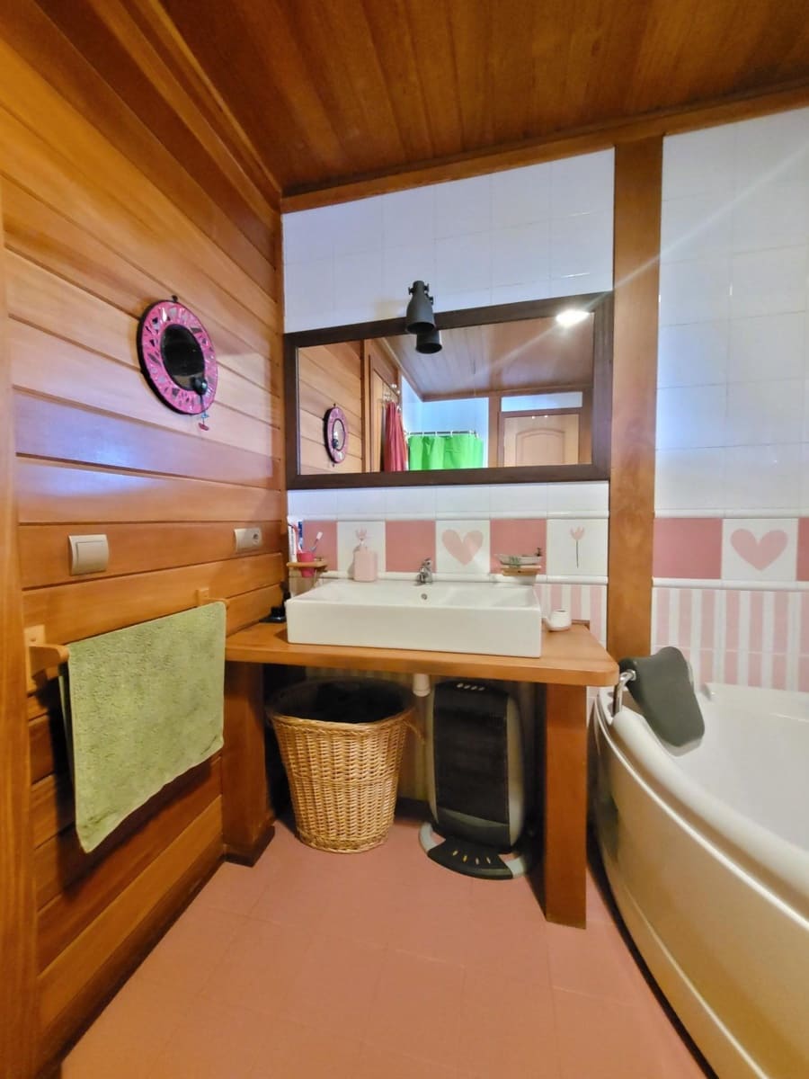 6 bedroom Villa for sale in Godelleta with pool - € 268,000 (Ref: 9735894)