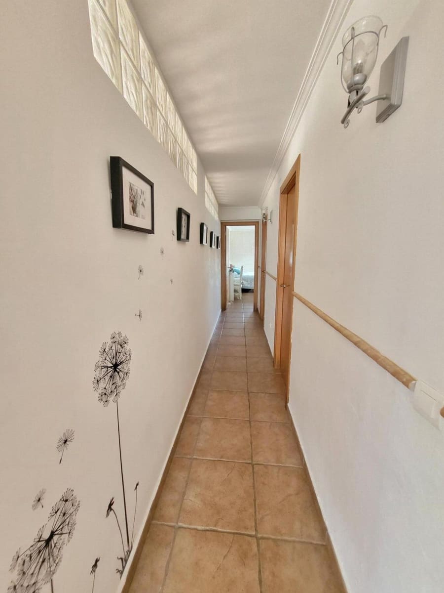 6 bedroom Villa for sale in Godelleta with pool - € 268,000 (Ref: 9735894)