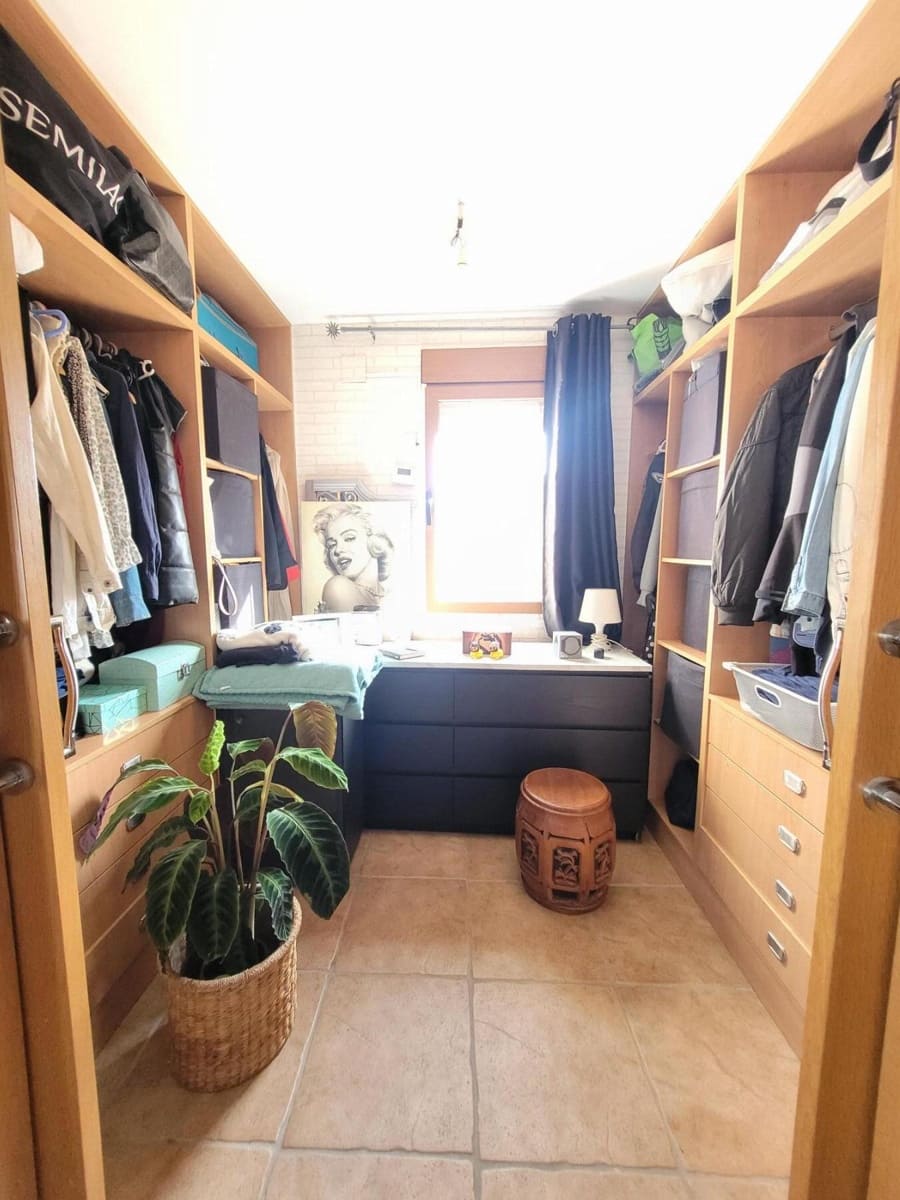 6 bedroom Villa for sale in Godelleta with pool - € 268,000 (Ref: 9735894)