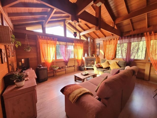 6 bedroom Villa for sale in Godelleta with pool - € 268,000 (Ref: 9735894)