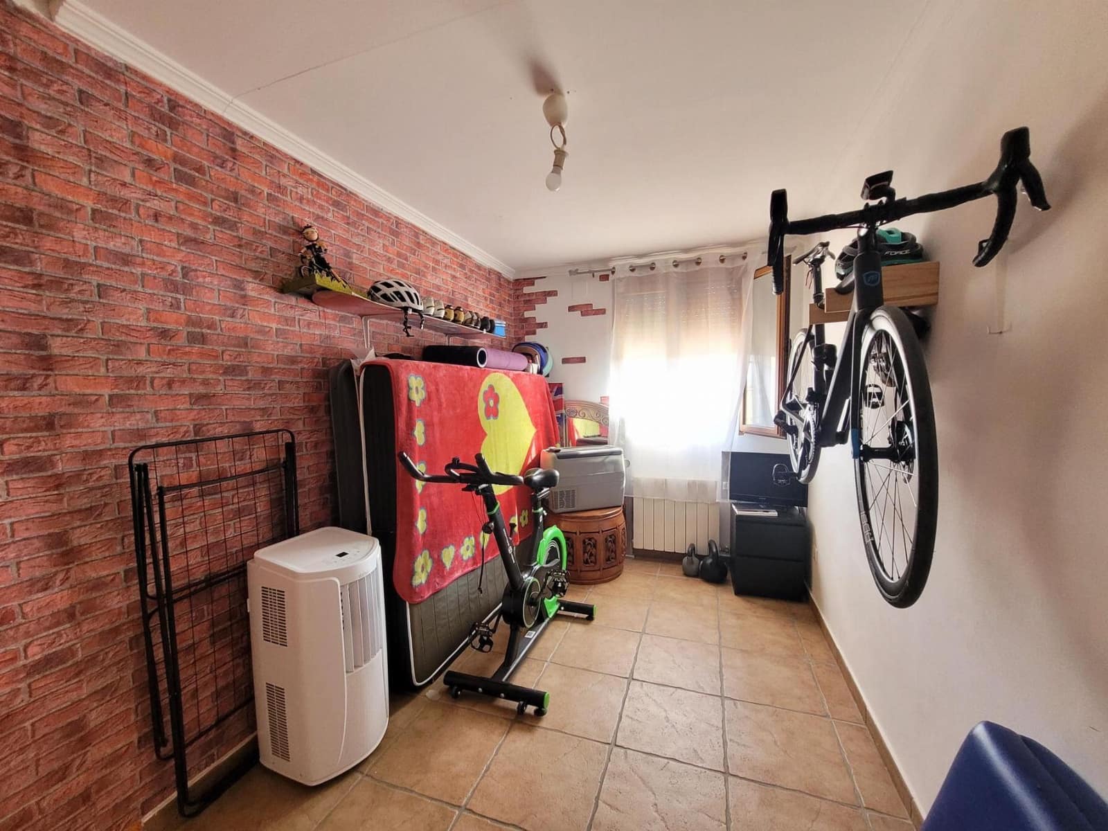 6 bedroom Villa for sale in Godelleta with pool - € 268,000 (Ref: 9735894)