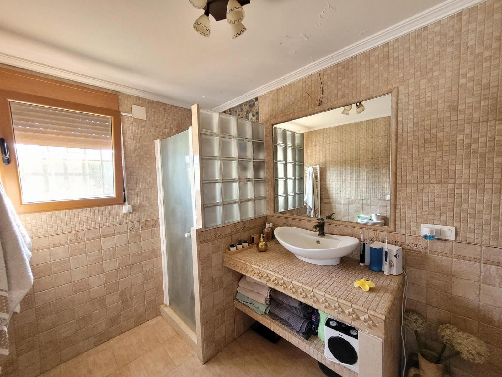 6 bedroom Villa for sale in Godelleta with pool - € 268,000 (Ref: 9735894)