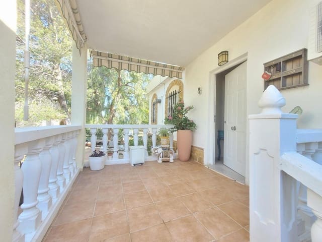 4 Zimmer Villa zu verkaufen in Chiva mit Pool - 149.900 € (Ref: 9735895)