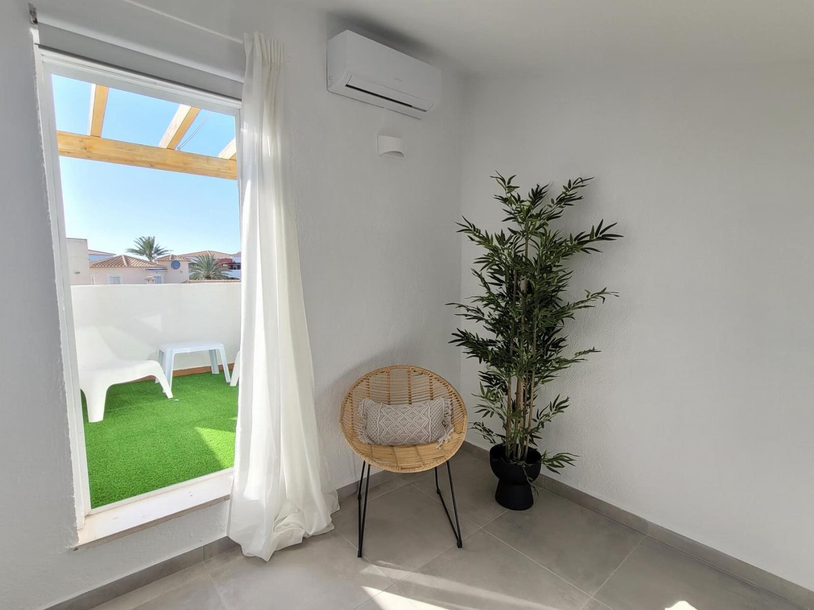 Apartamento de 2 habitaciones en Dénia en alquiler vacacional con piscina garaje - 2.000 € (Ref: 9735897)