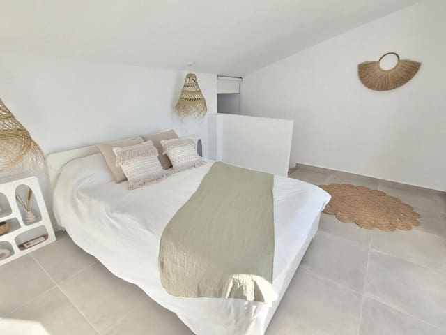 Apartamento de 2 habitaciones en El Montgó, Dénia en alquiler vacacional con piscina garaje - 2.000 € (Ref: 9735897)
