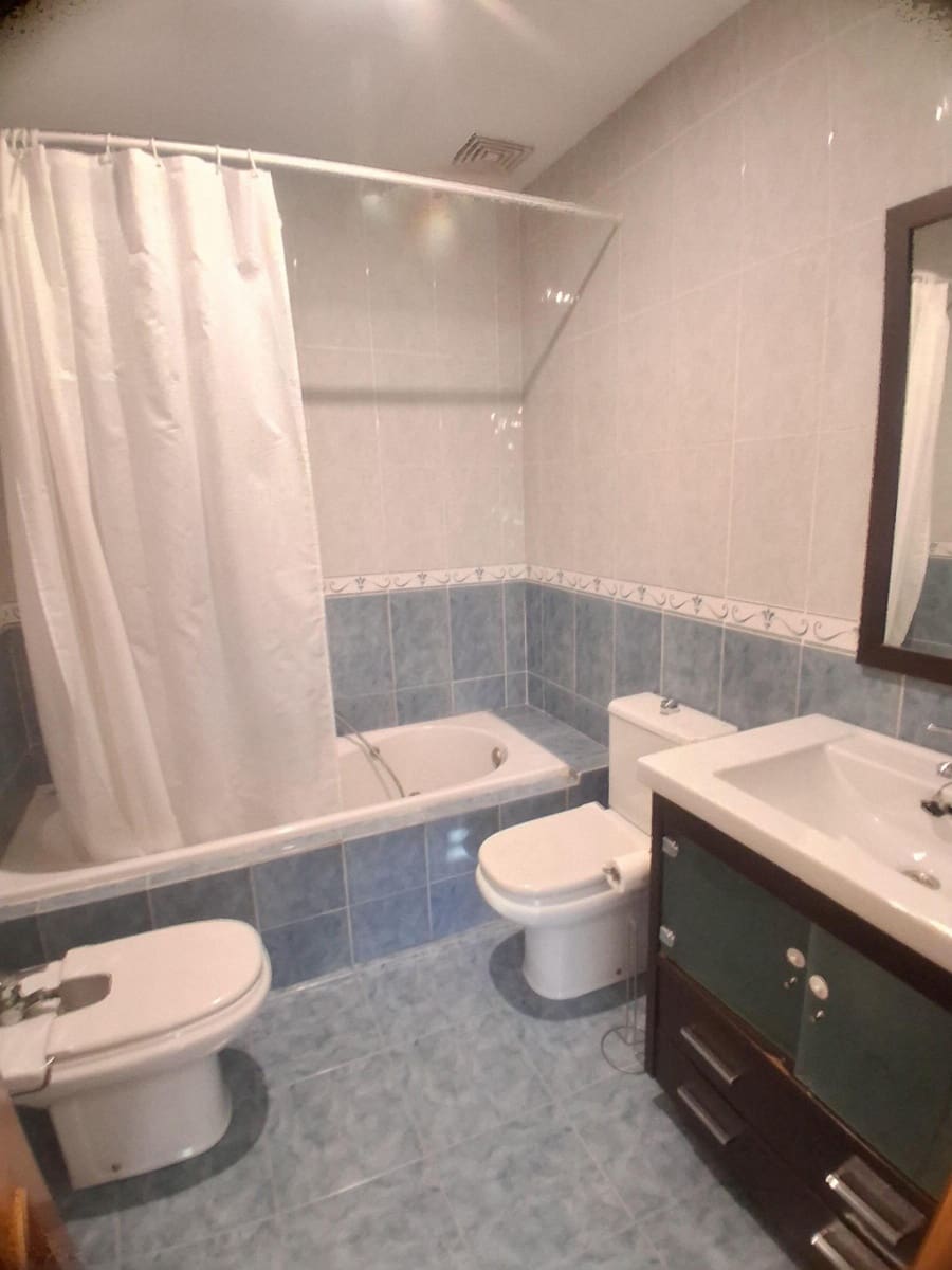 3 bedroom Semi-detached Villa for sale in Cheste with garage - € 229,000 (Ref: 9735898)