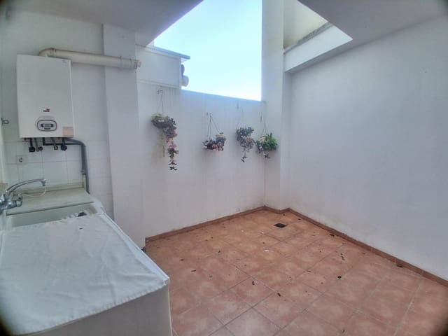 3 bedroom Semi-detached Villa for sale in Cheste with garage - € 229,000 (Ref: 9735898)