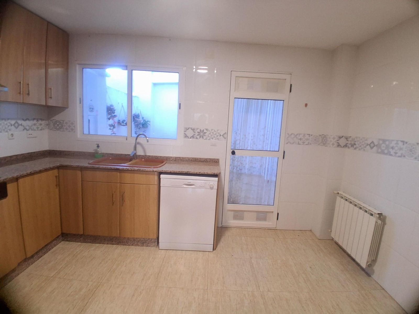 3 bedroom Semi-detached Villa for sale in Cheste with garage - € 229,000 (Ref: 9735898)