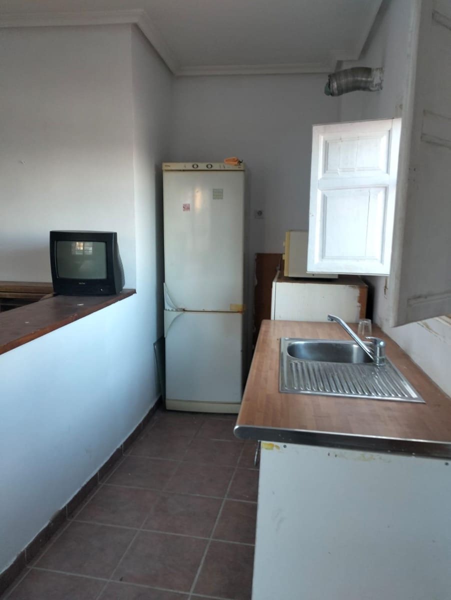 4 bedroom Terraced Villa for sale in Chiva with garage - € 210,000 (Ref: 9735902)