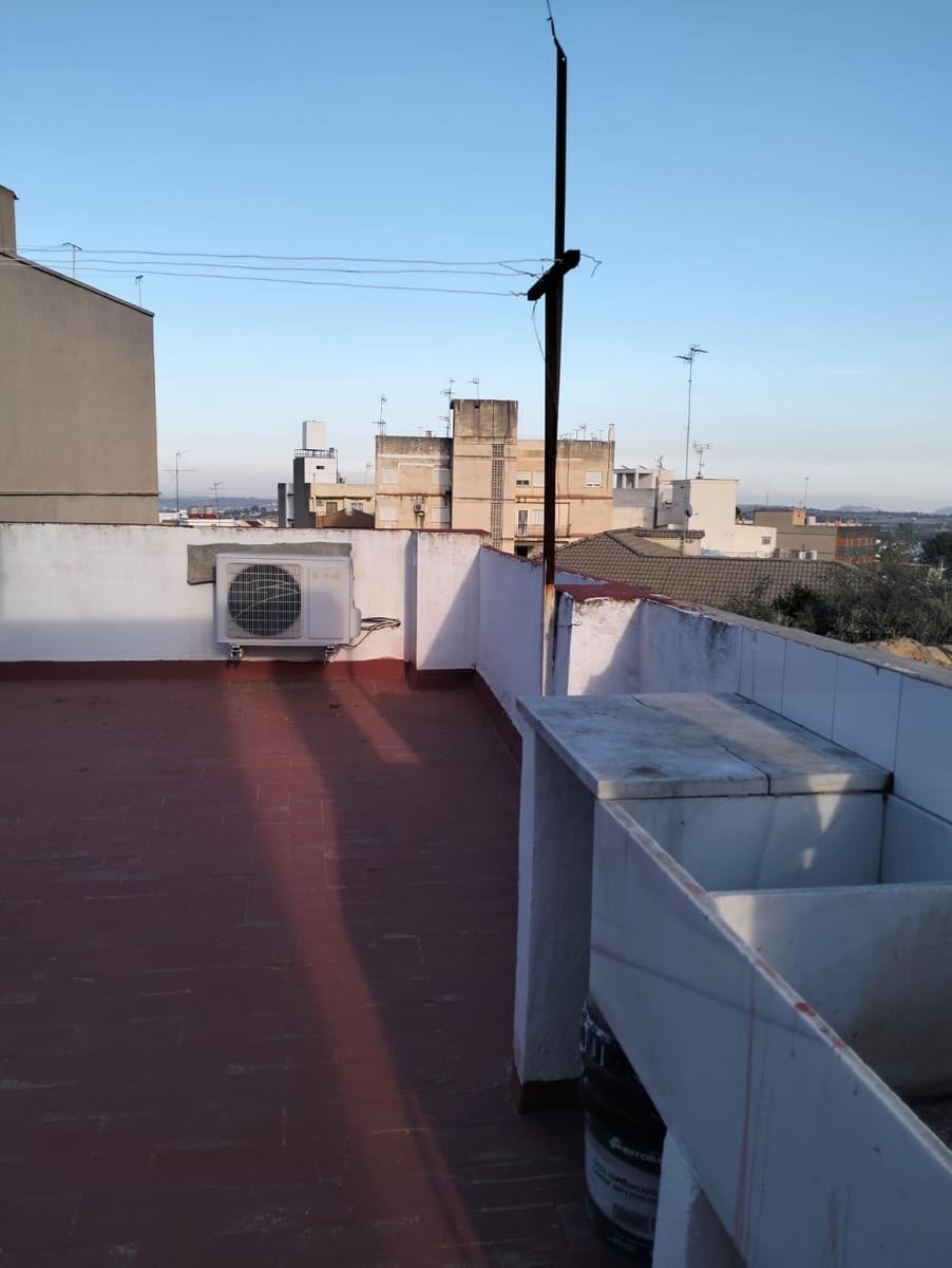 4 bedroom Terraced Villa for sale in Chiva with garage - € 210,000 (Ref: 9735902)