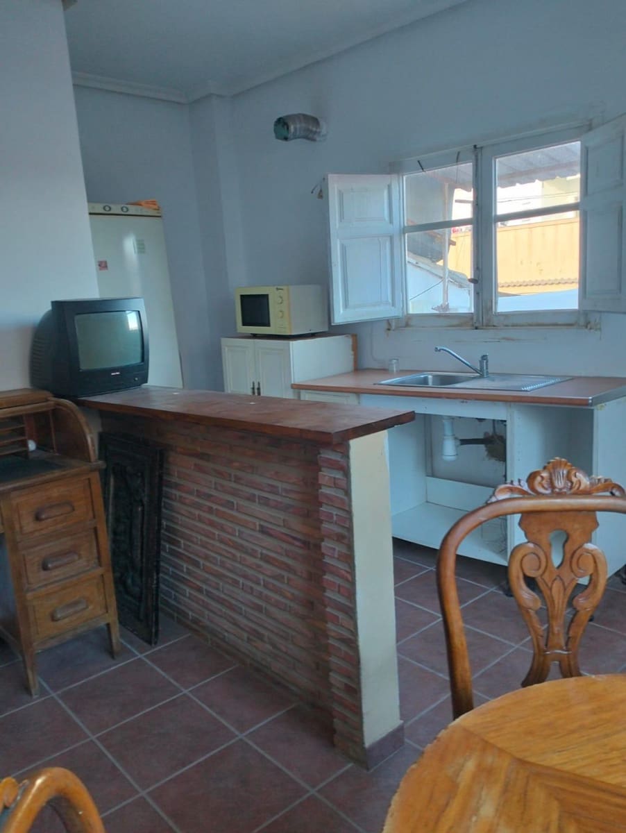 4 bedroom Terraced Villa for sale in Chiva with garage - € 210,000 (Ref: 9735902)