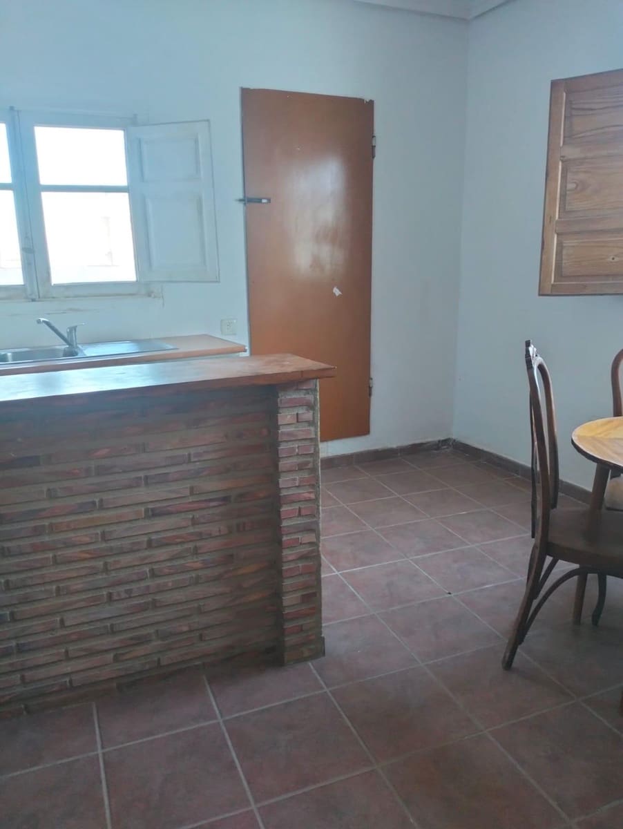 4 bedroom Terraced Villa for sale in Chiva with garage - € 210,000 (Ref: 9735902)