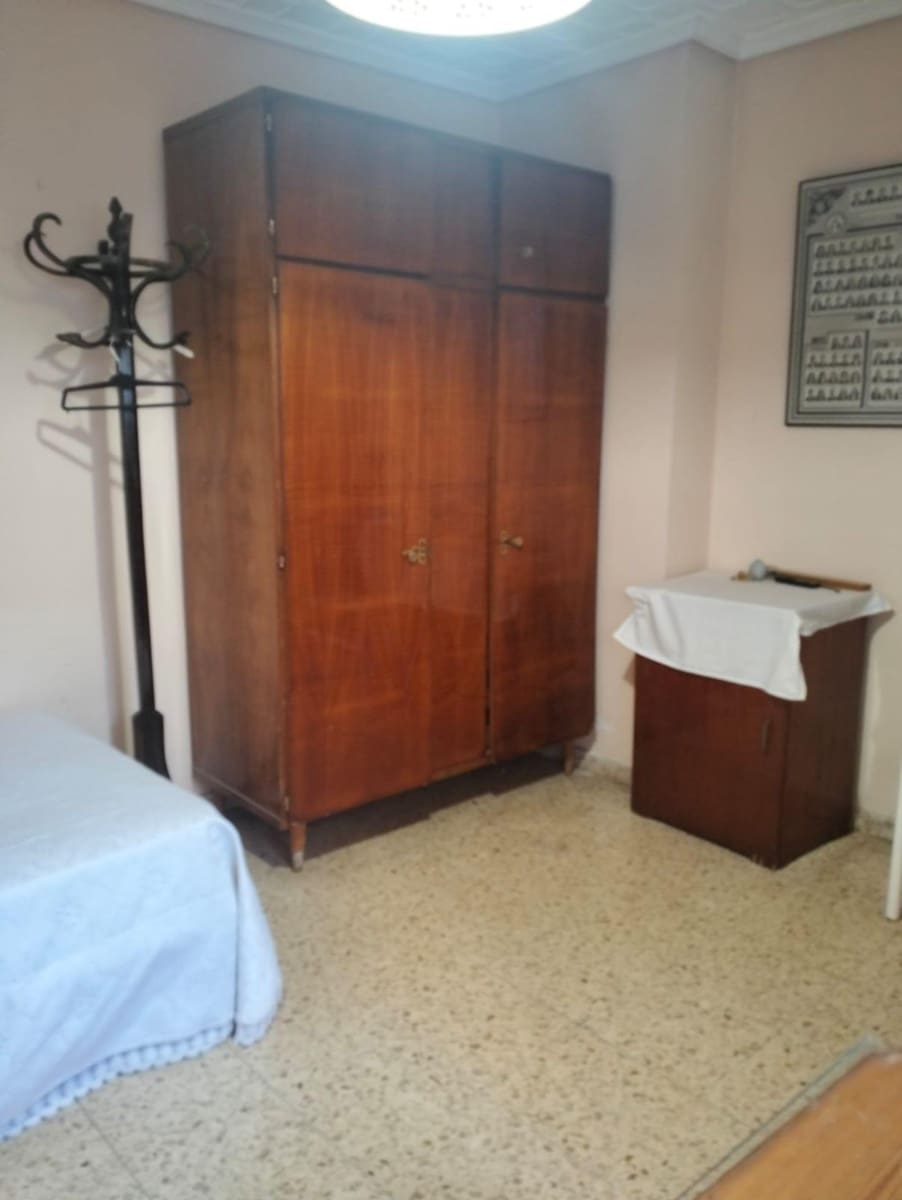 4 bedroom Terraced Villa for sale in Chiva with garage - € 210,000 (Ref: 9735902)