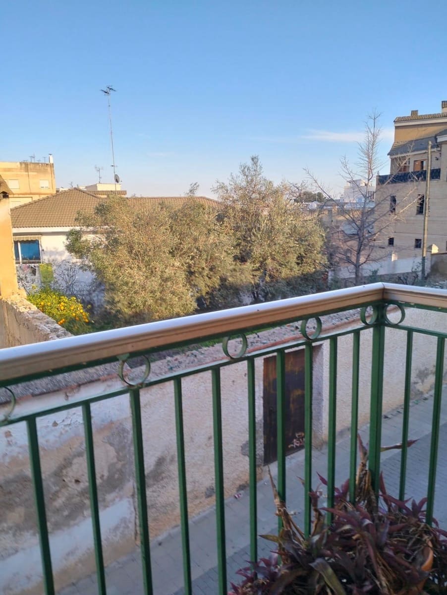 4 bedroom Terraced Villa for sale in Chiva with garage - € 210,000 (Ref: 9735902)