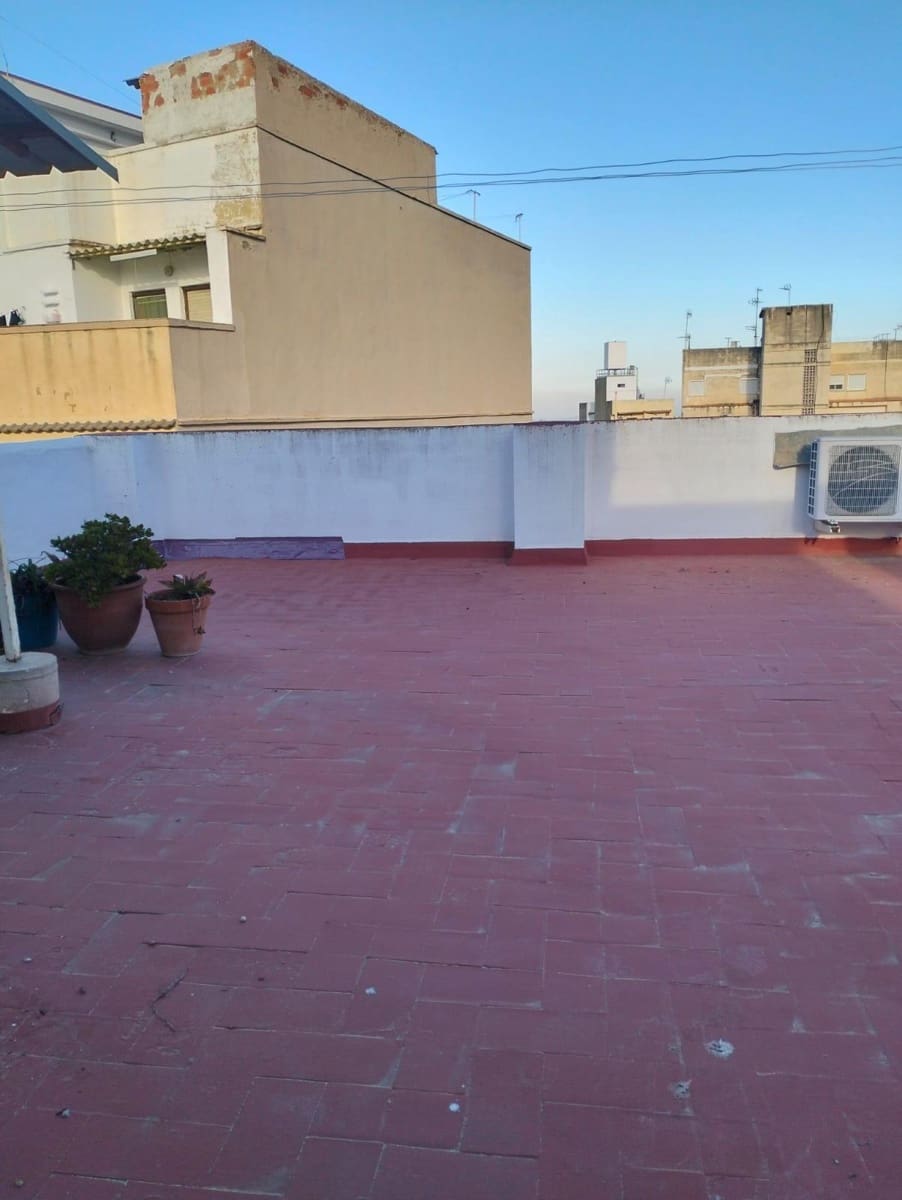 4 bedroom Terraced Villa for sale in Chiva with garage - € 210,000 (Ref: 9735902)