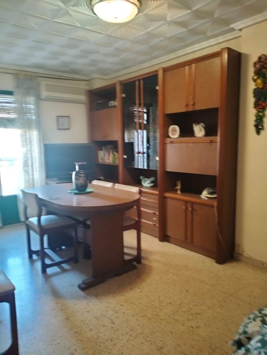 4 bedroom Terraced Villa for sale in Chiva with garage - € 210,000 (Ref: 9735902)