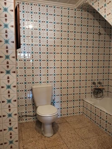 4 bedroom Terraced Villa for sale in Chiva with garage - € 210,000 (Ref: 9735902)