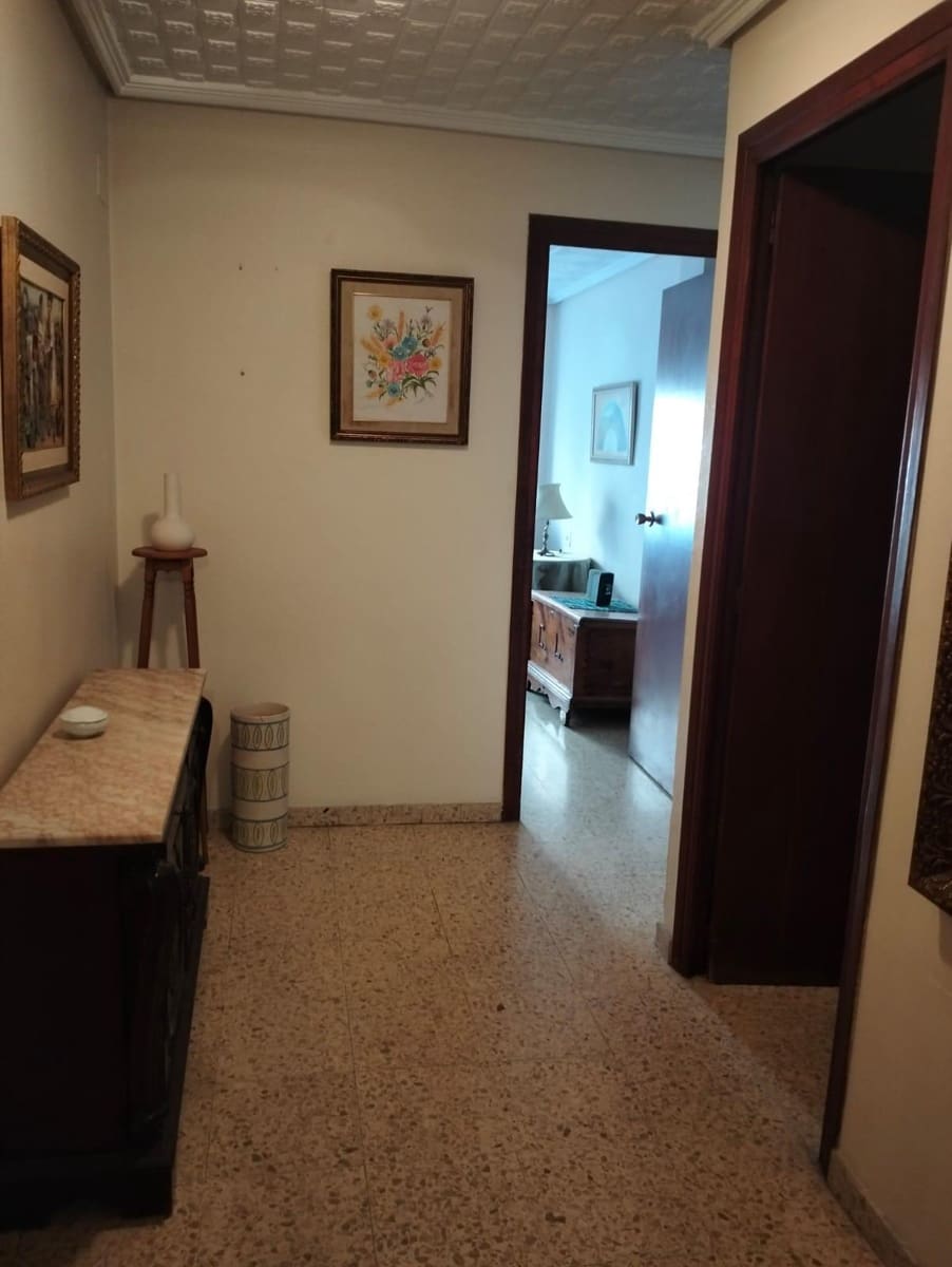 4 bedroom Terraced Villa for sale in Chiva with garage - € 210,000 (Ref: 9735902)