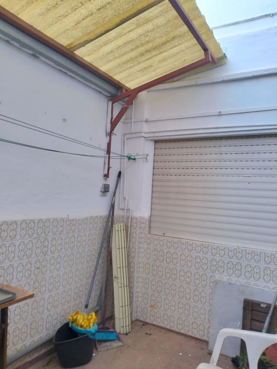 4 bedroom Terraced Villa for sale in Chiva with garage - € 210,000 (Ref: 9735902)