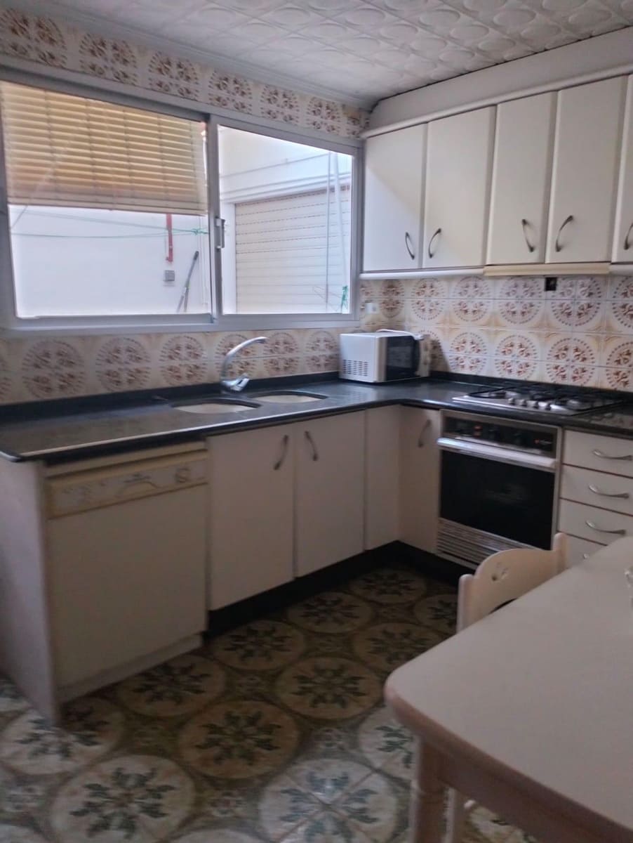 4 bedroom Terraced Villa for sale in Chiva with garage - € 210,000 (Ref: 9735902)