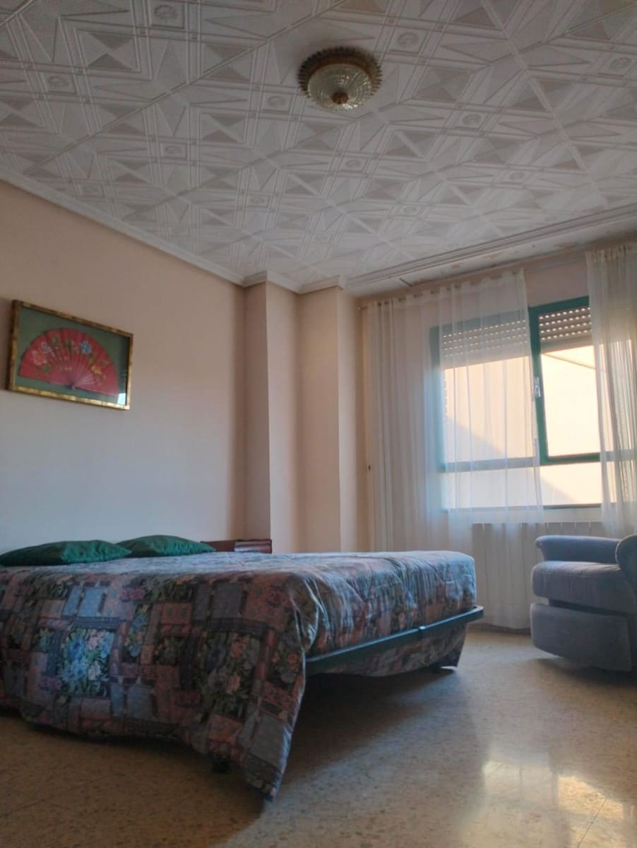 4 bedroom Terraced Villa for sale in Chiva with garage - € 210,000 (Ref: 9735902)