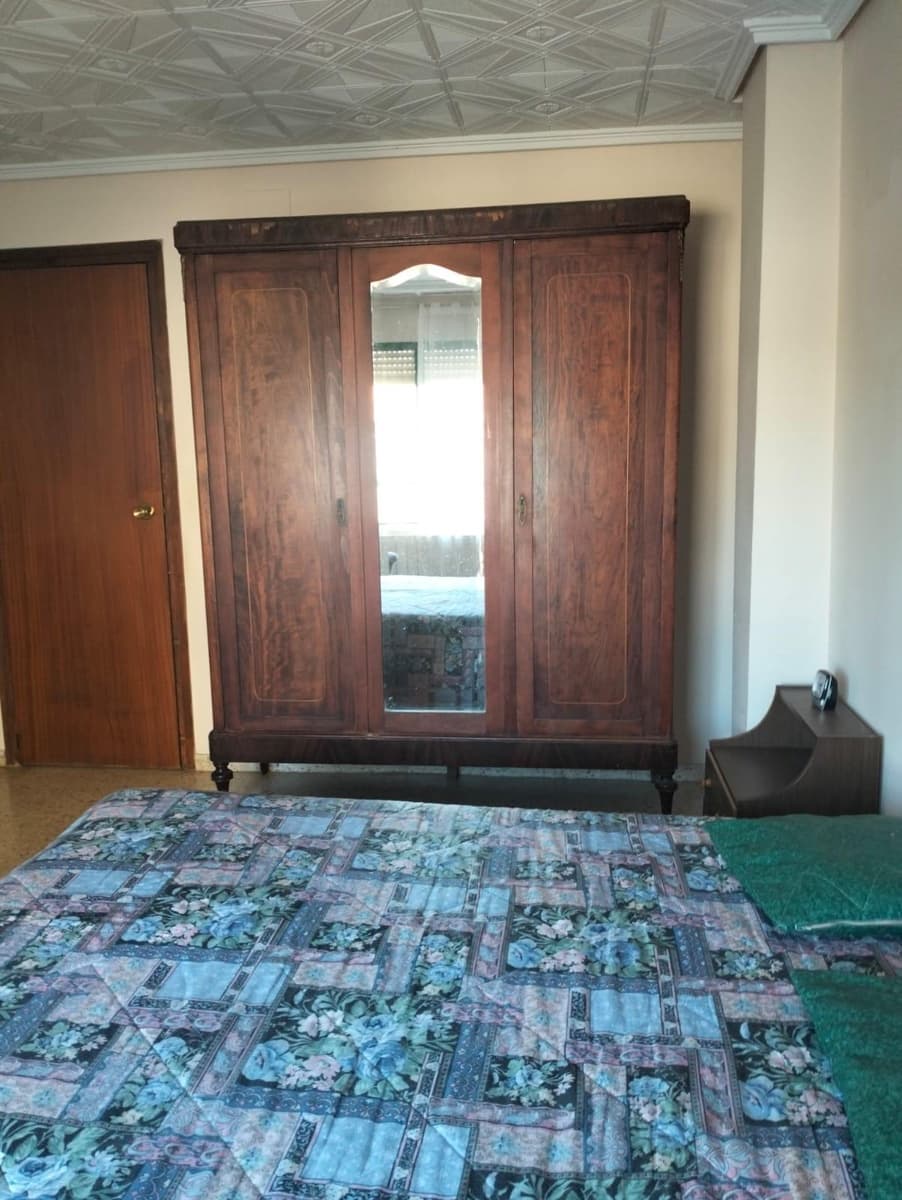 4 bedroom Terraced Villa for sale in Chiva with garage - € 210,000 (Ref: 9735902)