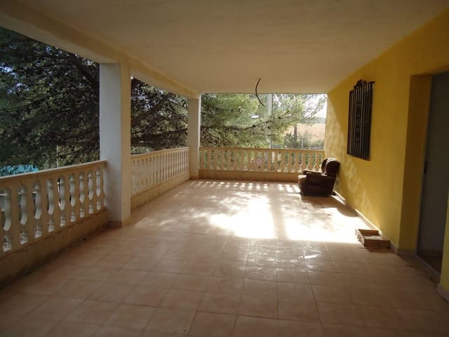 5 bedroom Villa for sale in Vilamarxant / Villamarchante with garage - € 160,000 (Ref: 9735904)