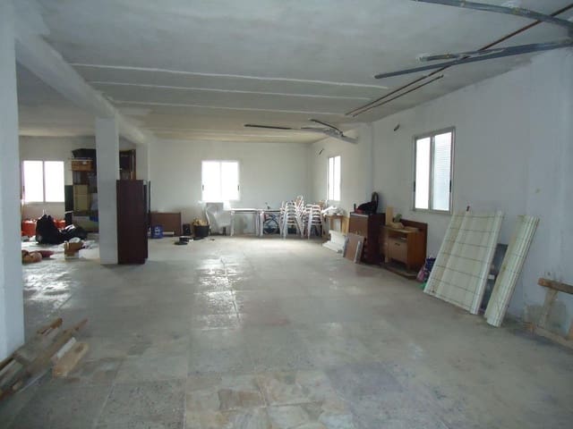 5 bedroom Villa for sale in Vilamarxant / Villamarchante with garage - € 160,000 (Ref: 9735904)