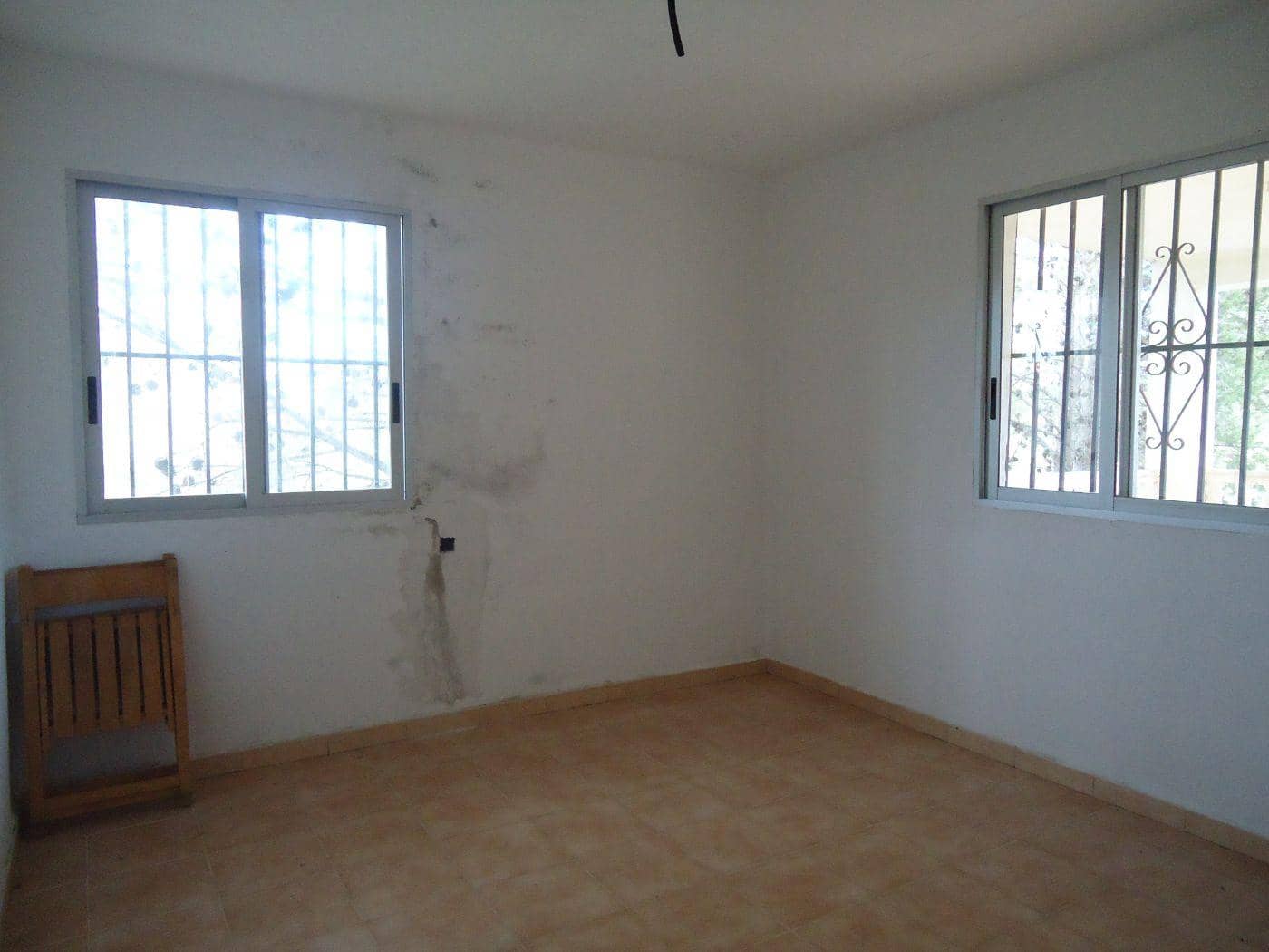 5 Zimmer Villa zu verkaufen in Vilamarxant / Villamarchante mit Garage - 160.000 € (Ref: 9735904)
