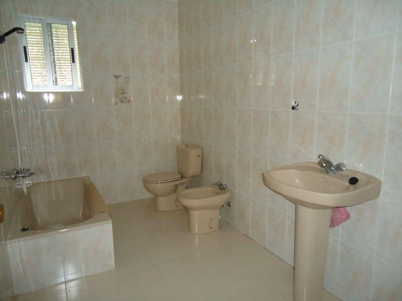 5 Zimmer Villa zu verkaufen in Vilamarxant / Villamarchante mit Garage - 160.000 € (Ref: 9735904)