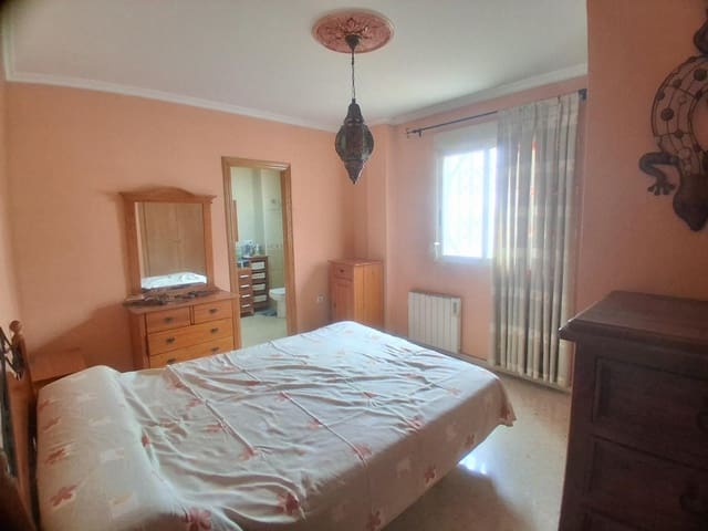 3 bedroom Flat for sale in Cheste with garage - € 183,000 (Ref: 9735906)