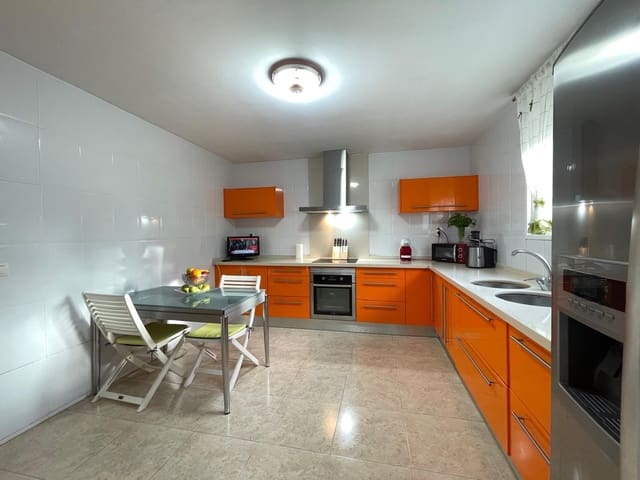 3 soverom Villa til salgs i Chiva med svømmebasseng garasje - € 300 000 (Ref: 9735907)