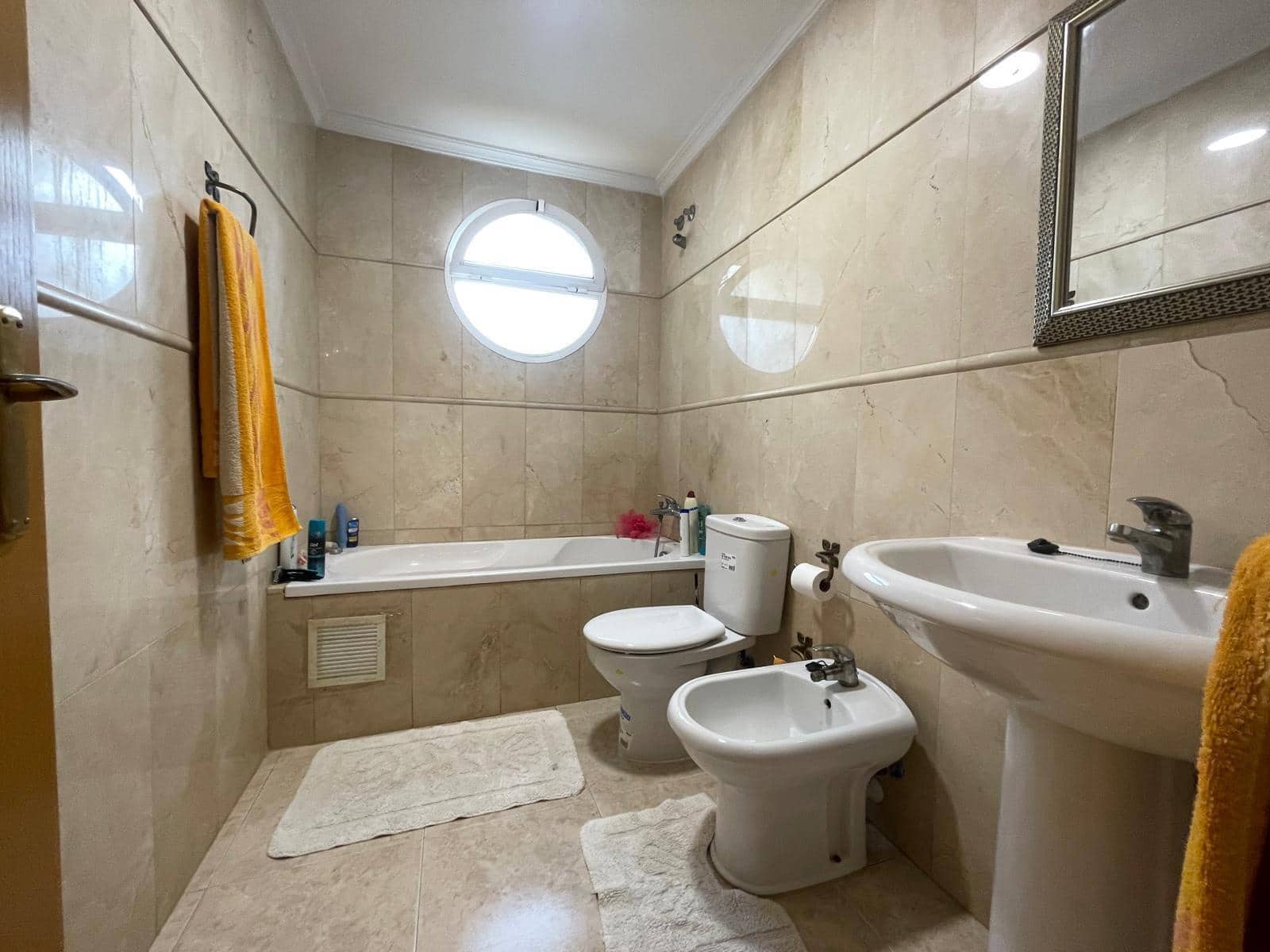 3 chambre Villa/Maison à vendre à Chiva avec piscine garage - 300 000 € (Ref: 9735907)