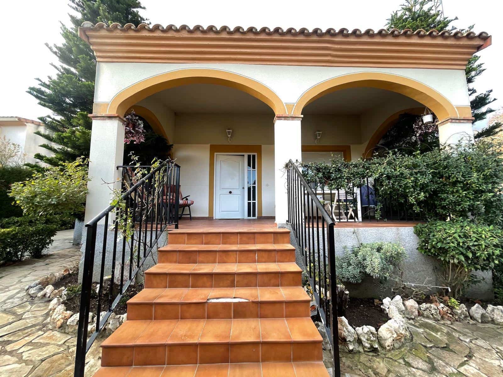 3 chambre Villa/Maison à vendre à Chiva avec piscine garage - 300 000 € (Ref: 9735907)