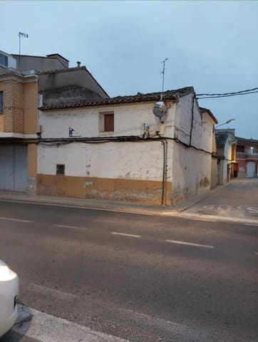 4 bedroom Townhouse for sale in Vilamarxant / Villamarchante - € 149,000 (Ref: 9735908)