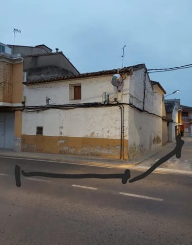 4 bedroom Townhouse for sale in Vilamarxant / Villamarchante - € 149,000 (Ref: 9735908)