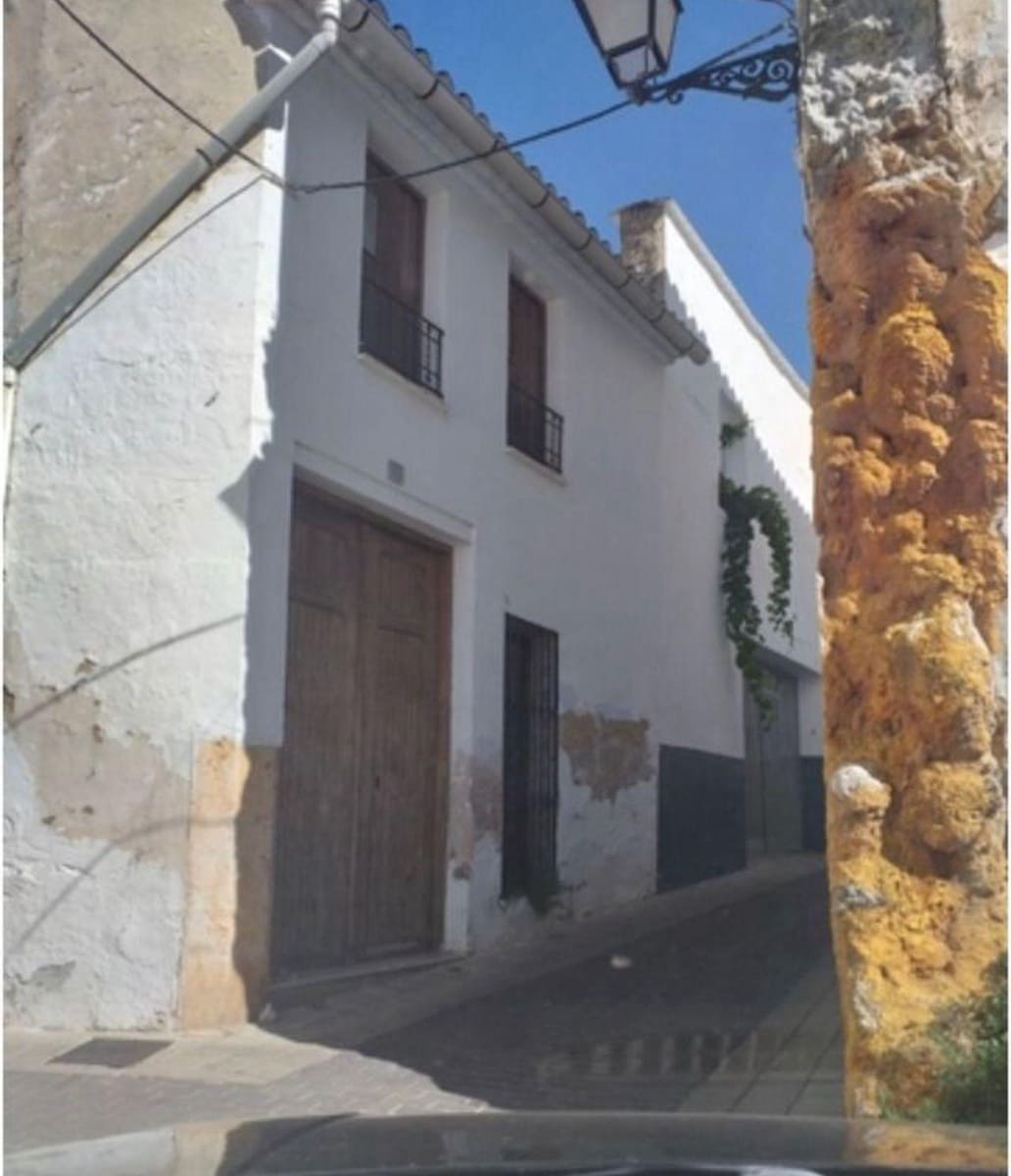2 bedroom Townhouse for sale in Chiva - € 75,000 (Ref: 9735909)