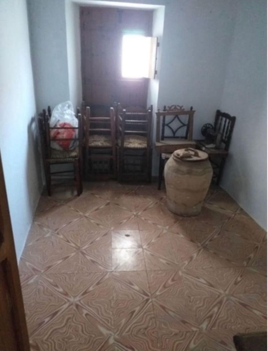 2 bedroom Townhouse for sale in Chiva - € 75,000 (Ref: 9735909)