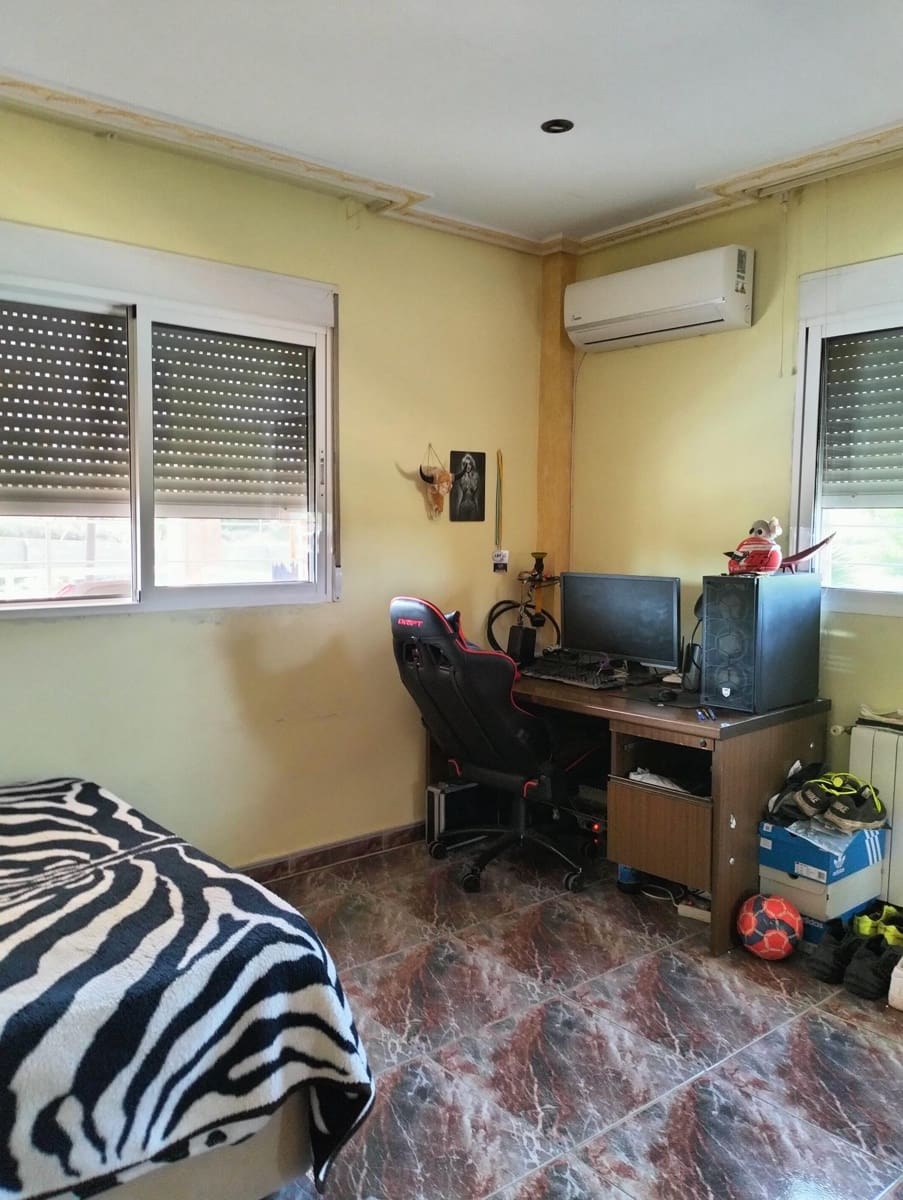 4 Zimmer Villa zu verkaufen in Cheste mit Garage - 450.000 € (Ref: 9735912)