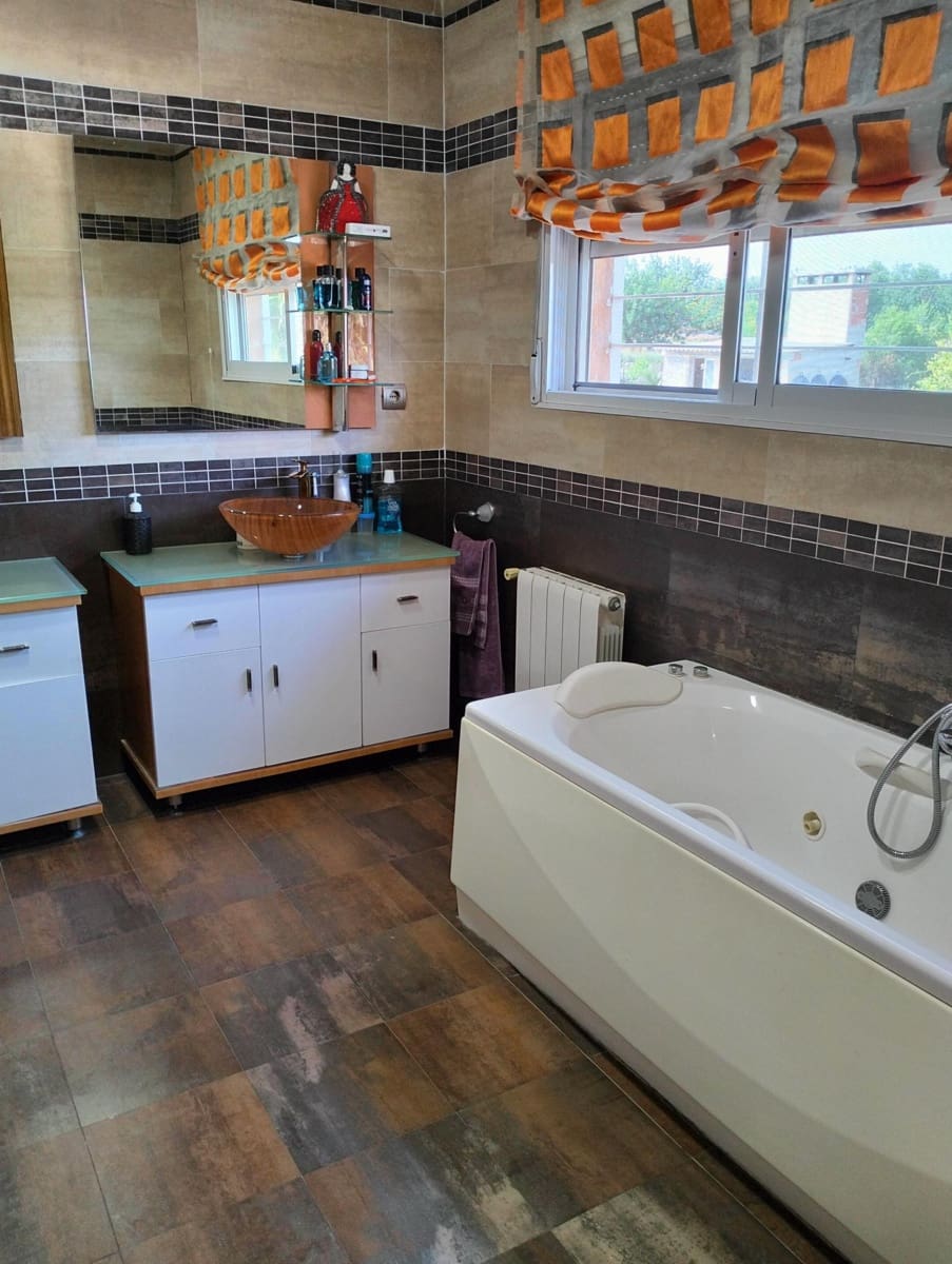 4 Zimmer Villa zu verkaufen in Cheste mit Garage - 450.000 € (Ref: 9735912)