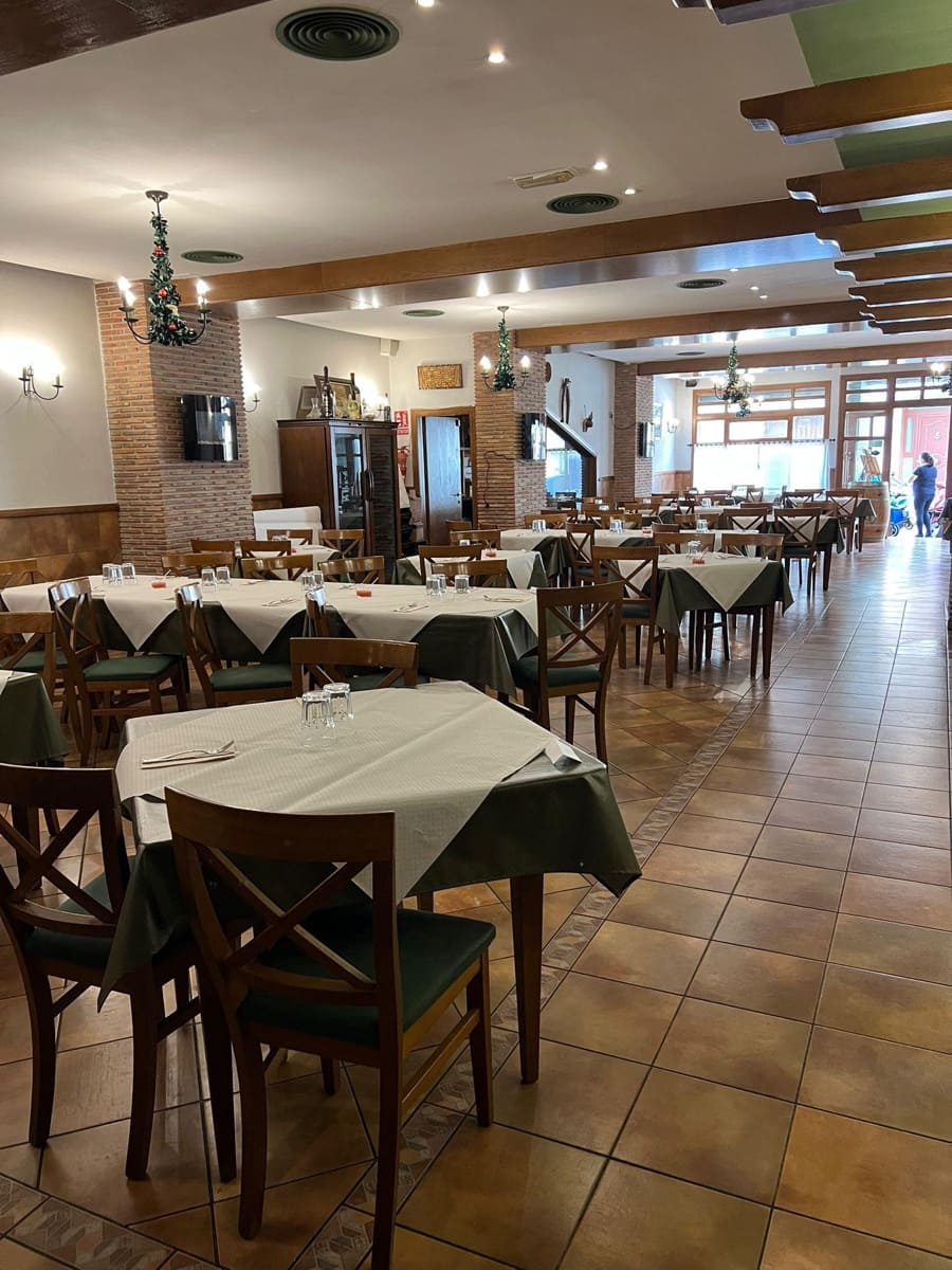 Kommersiell til salgs i Cheste - € 400 000 (Ref: 9808023)