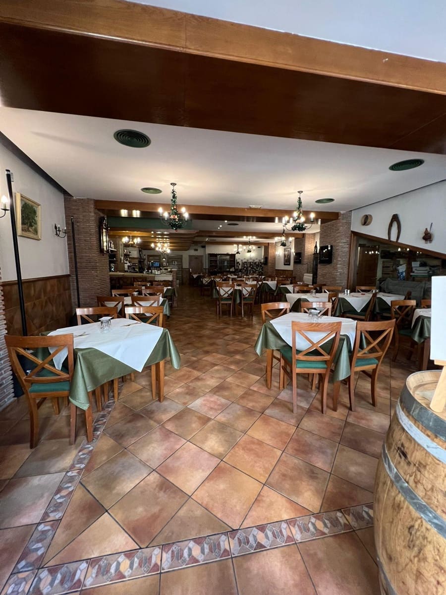 Kommersiell til salgs i Cheste - € 400 000 (Ref: 9808023)