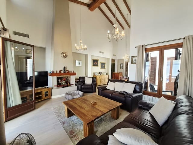 3 bedroom Villa for sale in El Valle Golf Resort, Murcia city with pool - € 439,995 (Ref: 10049903)