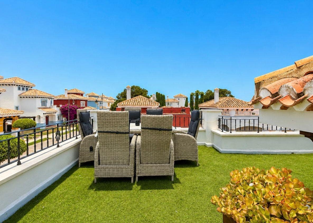 Chalet de 3 habitaciones en Mar Menor Golf Resort en venta con piscina garaje - 399.000 € (Ref: 10080356)