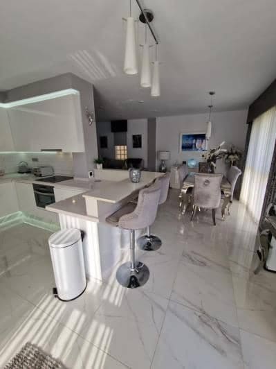 4 slaapkamer Villa te koop in Los Alcazares met zwembad garage - € 468.000 (Ref: 8602459)