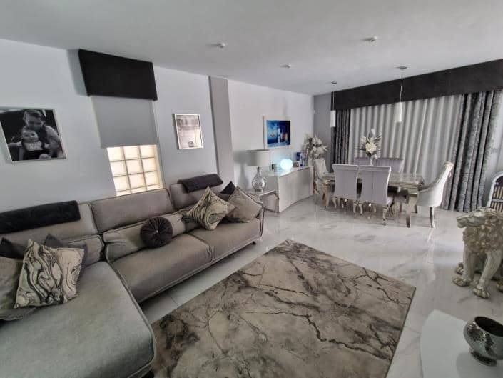 4 slaapkamer Villa te koop in Los Alcazares met zwembad garage - € 468.000 (Ref: 8602459)