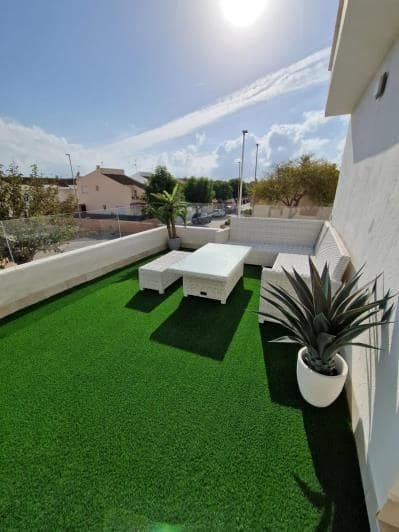 4 slaapkamer Villa te koop in Los Alcazares met zwembad garage - € 468.000 (Ref: 8602459)