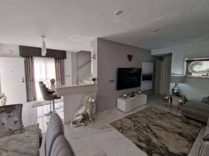 4 slaapkamer Villa te koop in Los Alcazares met zwembad garage - € 468.000 (Ref: 8602459)