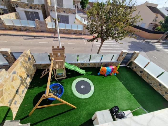 4 slaapkamer Villa te koop in Los Alcazares met zwembad garage - € 468.000 (Ref: 8602459)